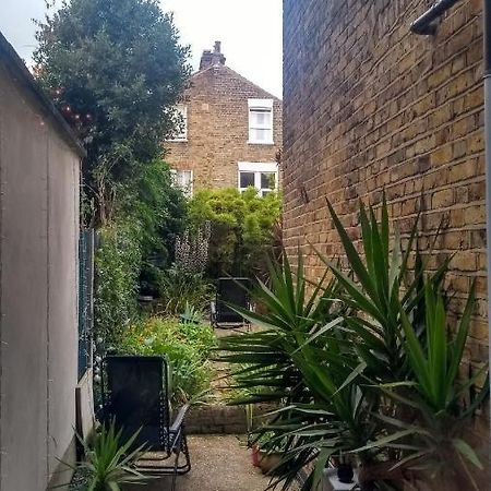 Homey, Warm & Welcoming Room. London Luaran gambar